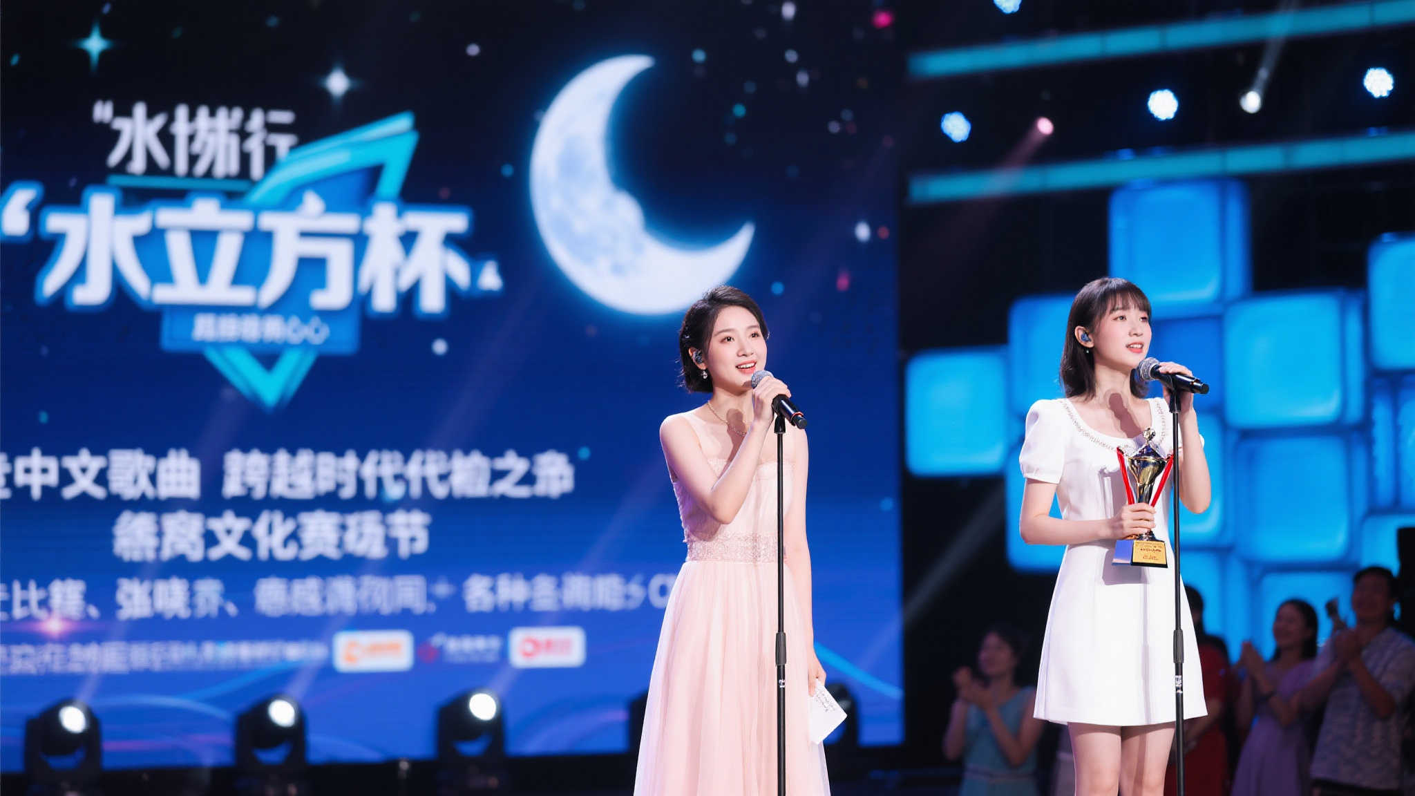 曼联在主场